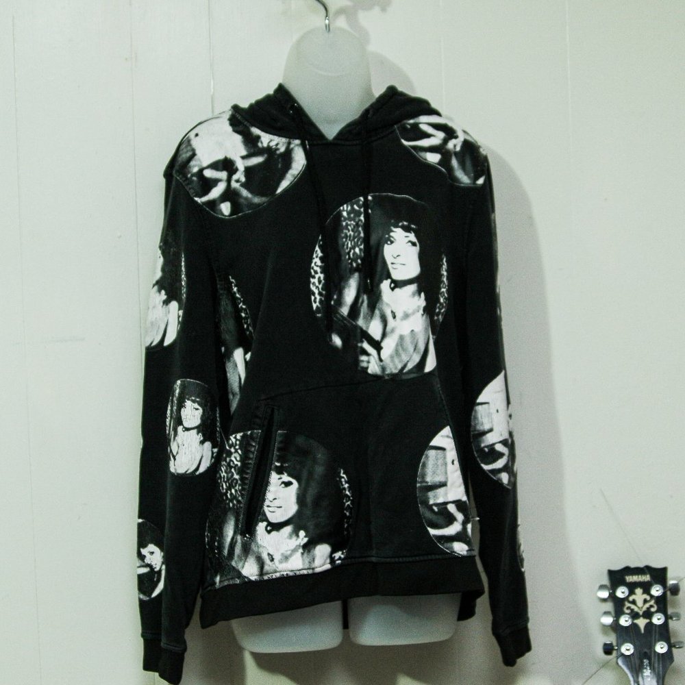 Bombshell / Vixen with guns retro pin up hoodie.